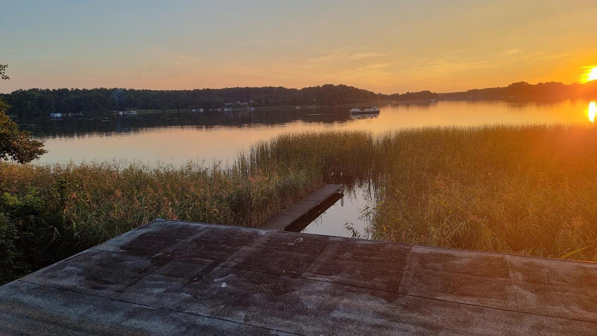 Mecklenburgische Seenplatte - Fh Mit Optionalem Steg Und Ruderboot Grosszerlang Exterior photo